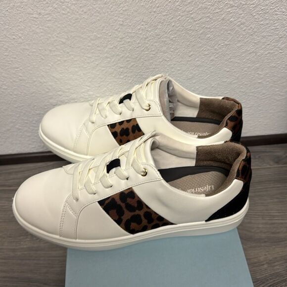 Bzees Happy Friday Lace Up Sneaker In Leopard (WIDE) - Picture 6 of 8